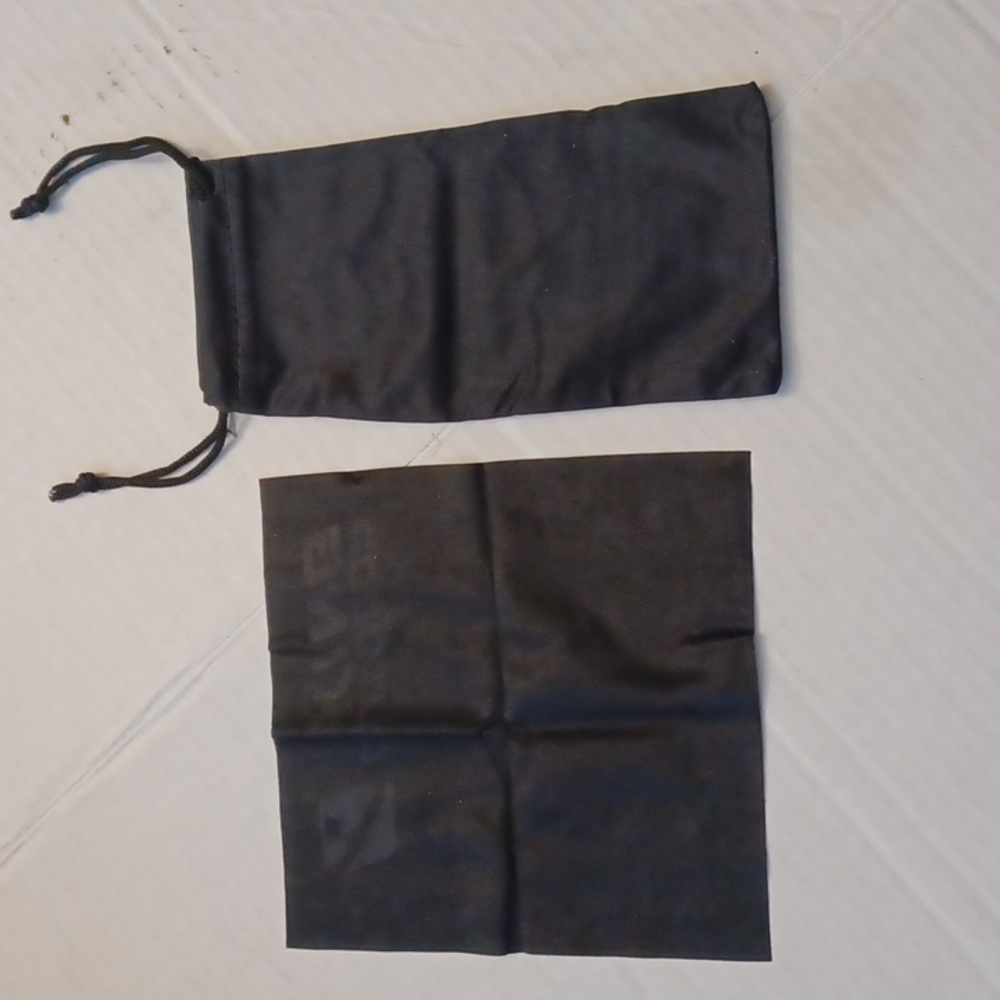 $4 Add-On New Outdoor King Black Drawstring Pouch & Glasses Cleaning Rag - Picture 2 of 4